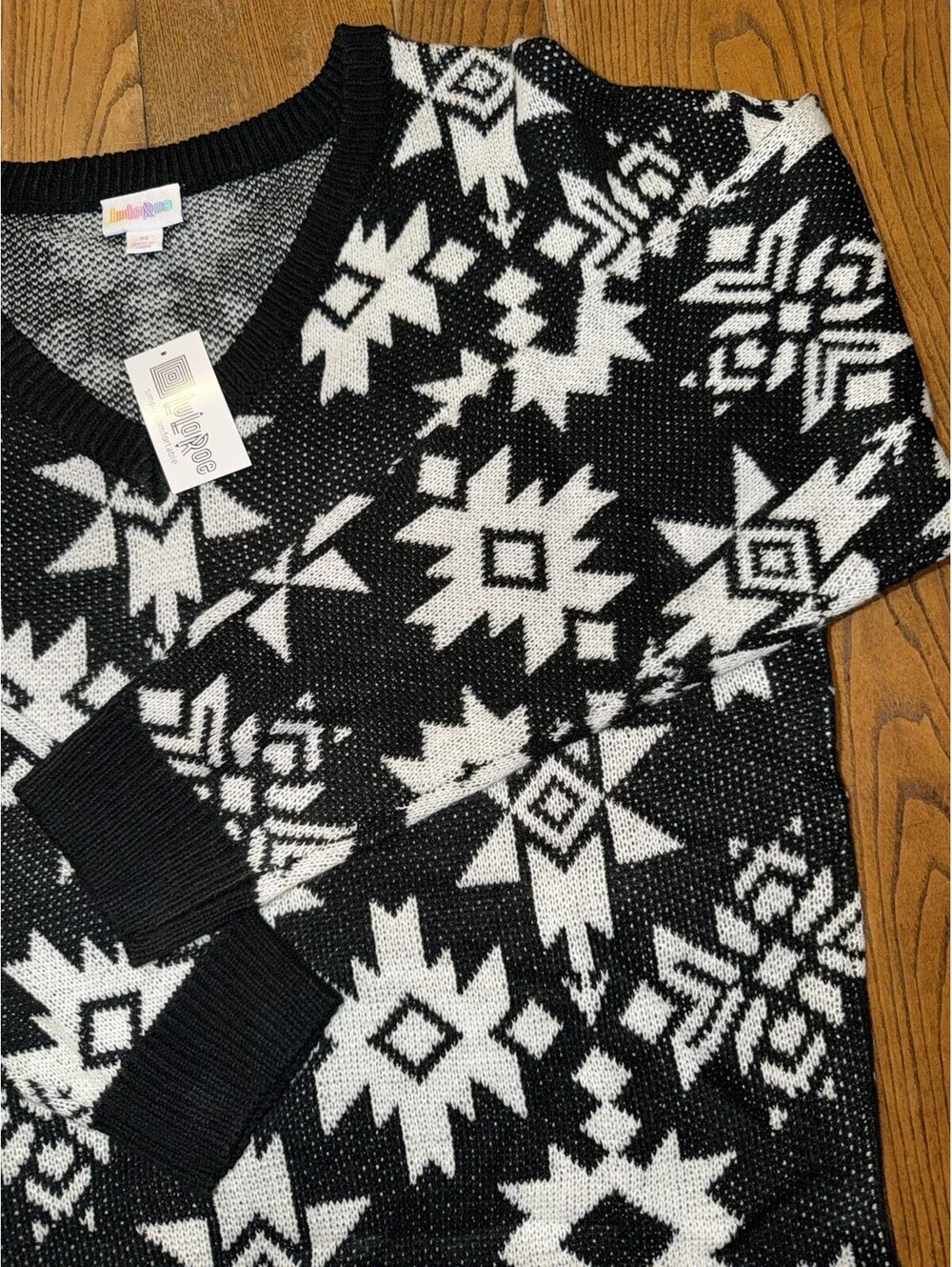 NWT Lularoe Sweater Womens Aztec Southwestern Snowflakes Med